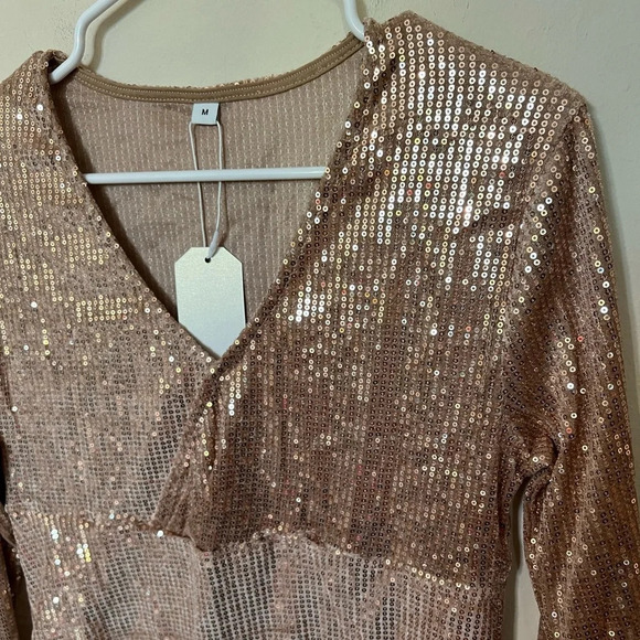 Blush Pink Sequin Sparkly Long Sleeve V-Neck Cocktail Dress NWT Size Medium - Picture 6 of 7